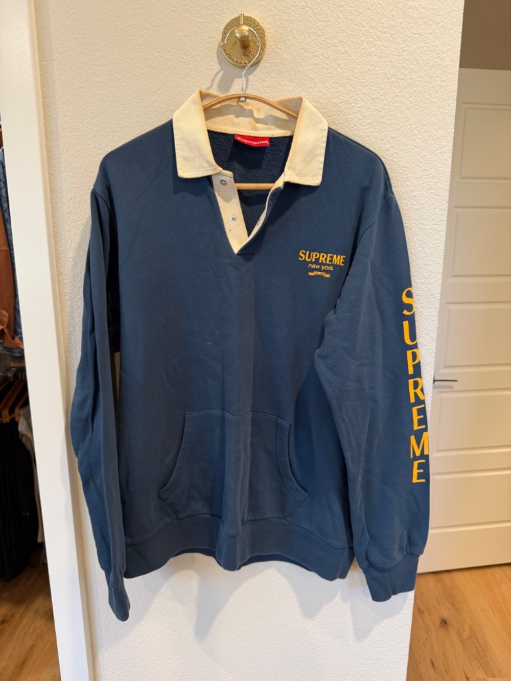 Vintage looking SUPREME sweatshirt